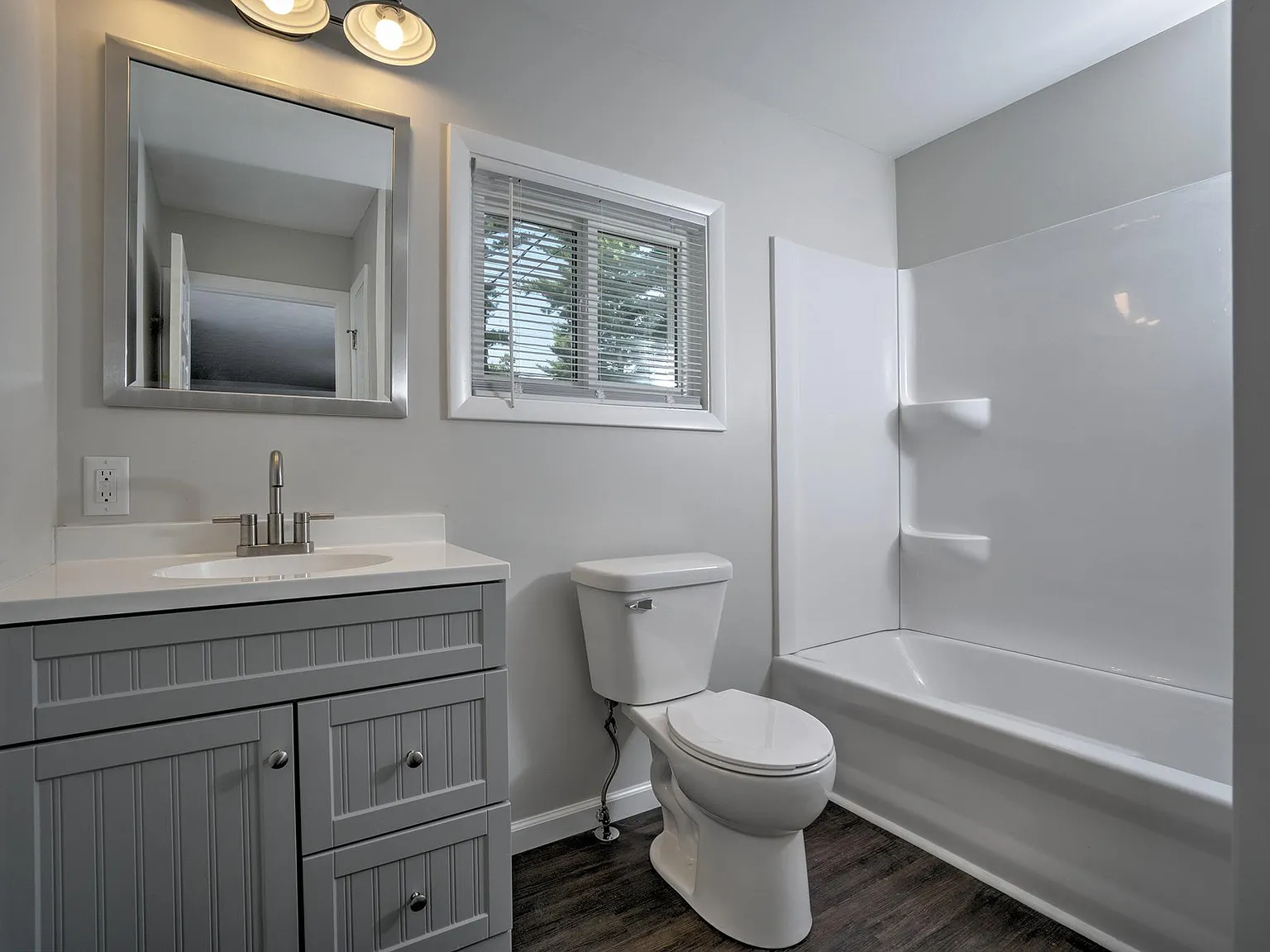 611 Lincolnway E — Photo 2