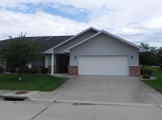 422 S Woodland Dr, Grand Island, NE 68801