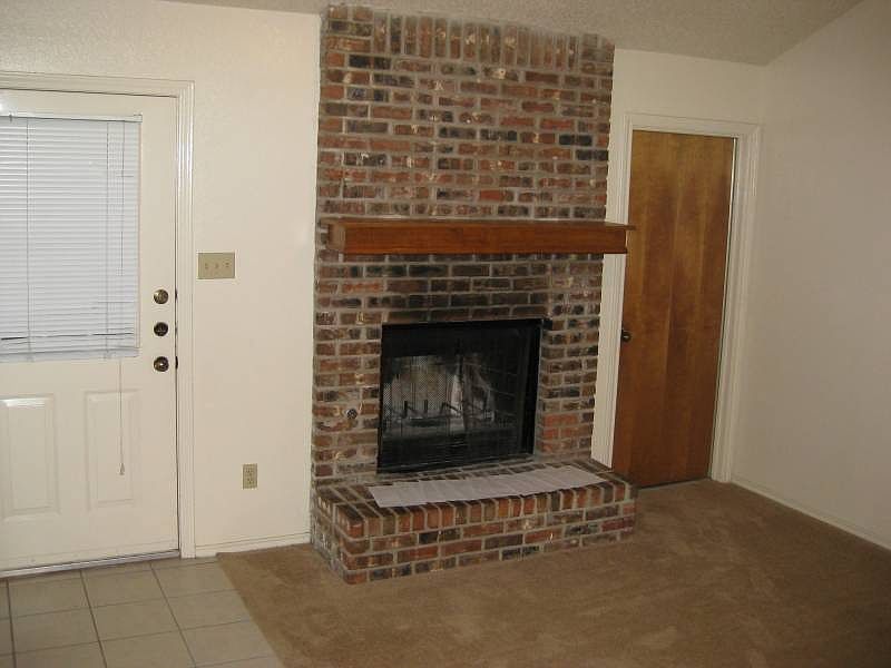 Living room/fireplace