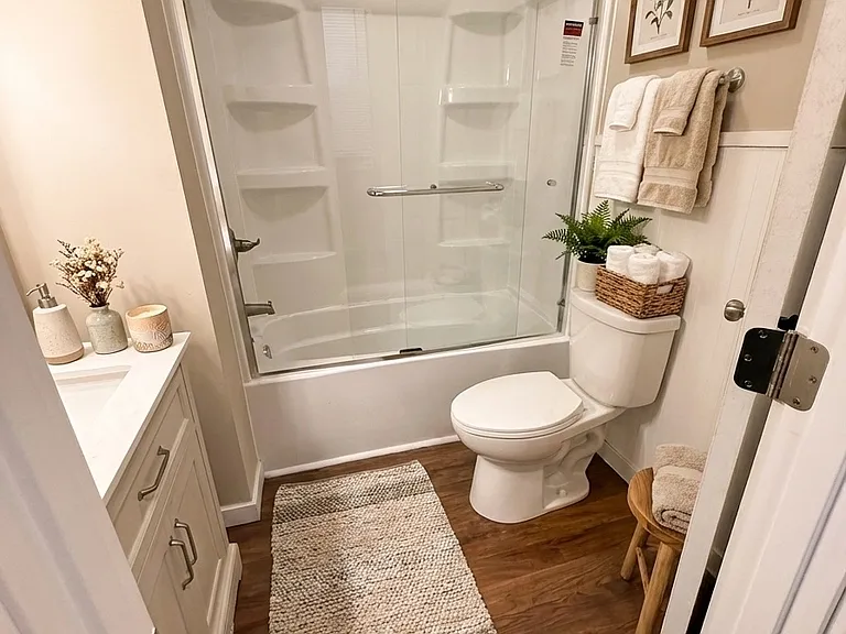 810 E 8th St #1 — Photo 8
