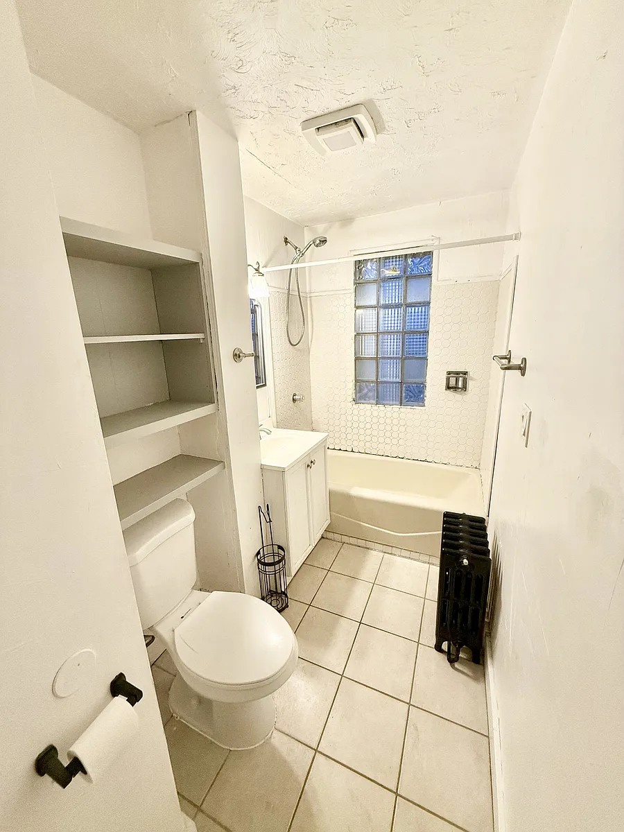 Building Photo - 13 Regan St #1