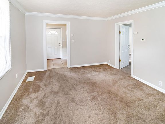 4th image of 1418 E Jackson Ave