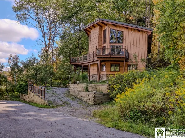 15 Easy St, Ellicottville, NY 14731