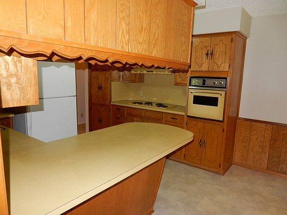 5th image of 213 Helen Dr
