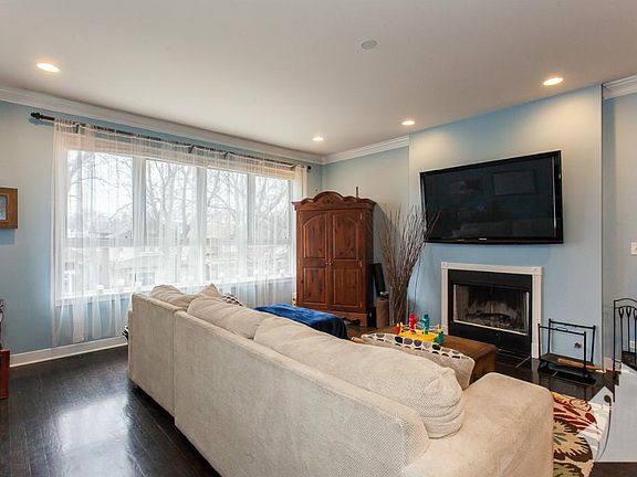5th image of 3322 W Eastwood Ave #2C