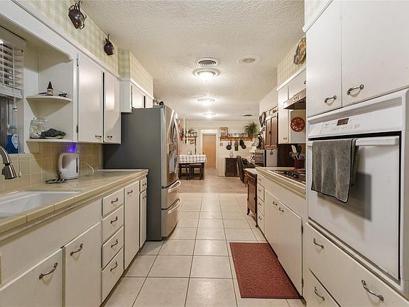4th image of 803 Rosewood Drive