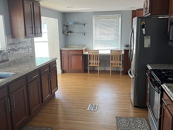 5th image of 100 Leonard St