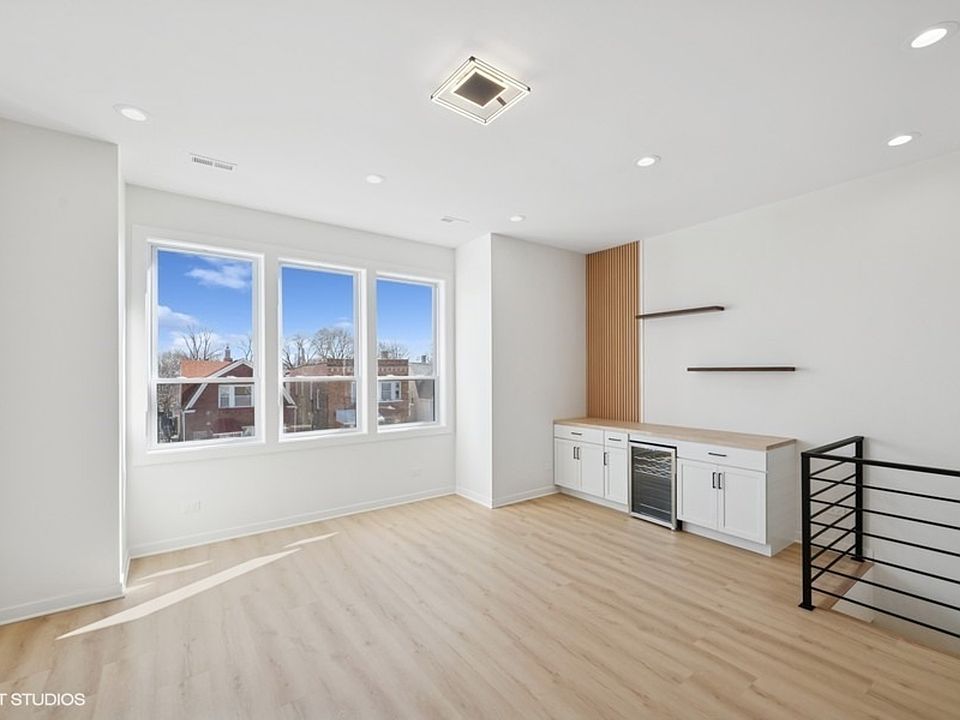 1st image of 1058 N Central Park Ave #2