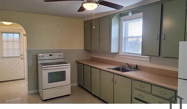 319 Somerville St #3 — Photo 1