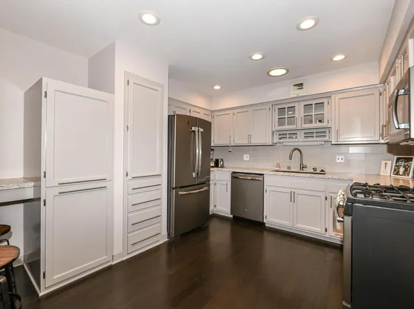 17679 Nassau DRIVE, Brookfield, WI 53045