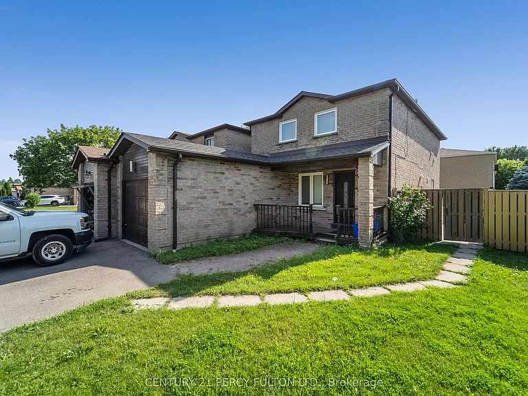 55 Chalmers Cres — Photo 2