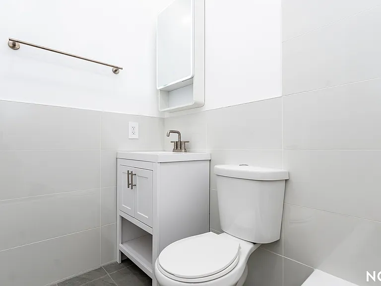431 Cleveland St #3 — Photo 11