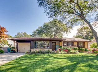 1261 Ridge Ave, Elk Grove Village, IL 60007