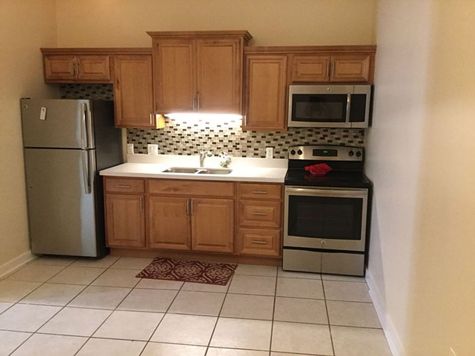 1st image of 416-4 Petronia St