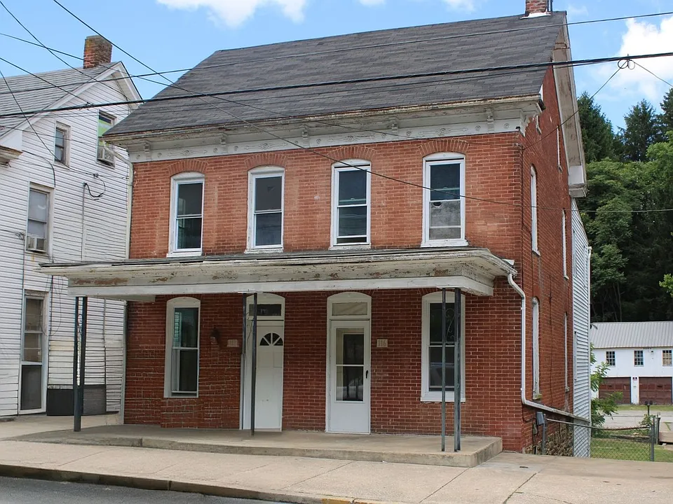 118 W Main St