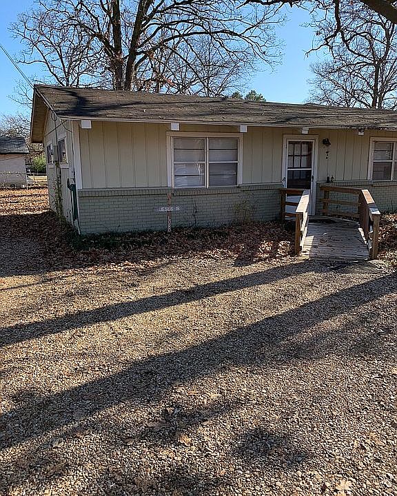 1st image of 818 Queens Dr