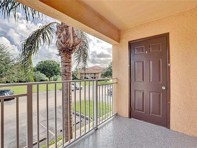 231 SW Palm Dr #207 — Photo 17