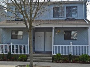 71 Hickory Rd, Port Washington, NY 11050