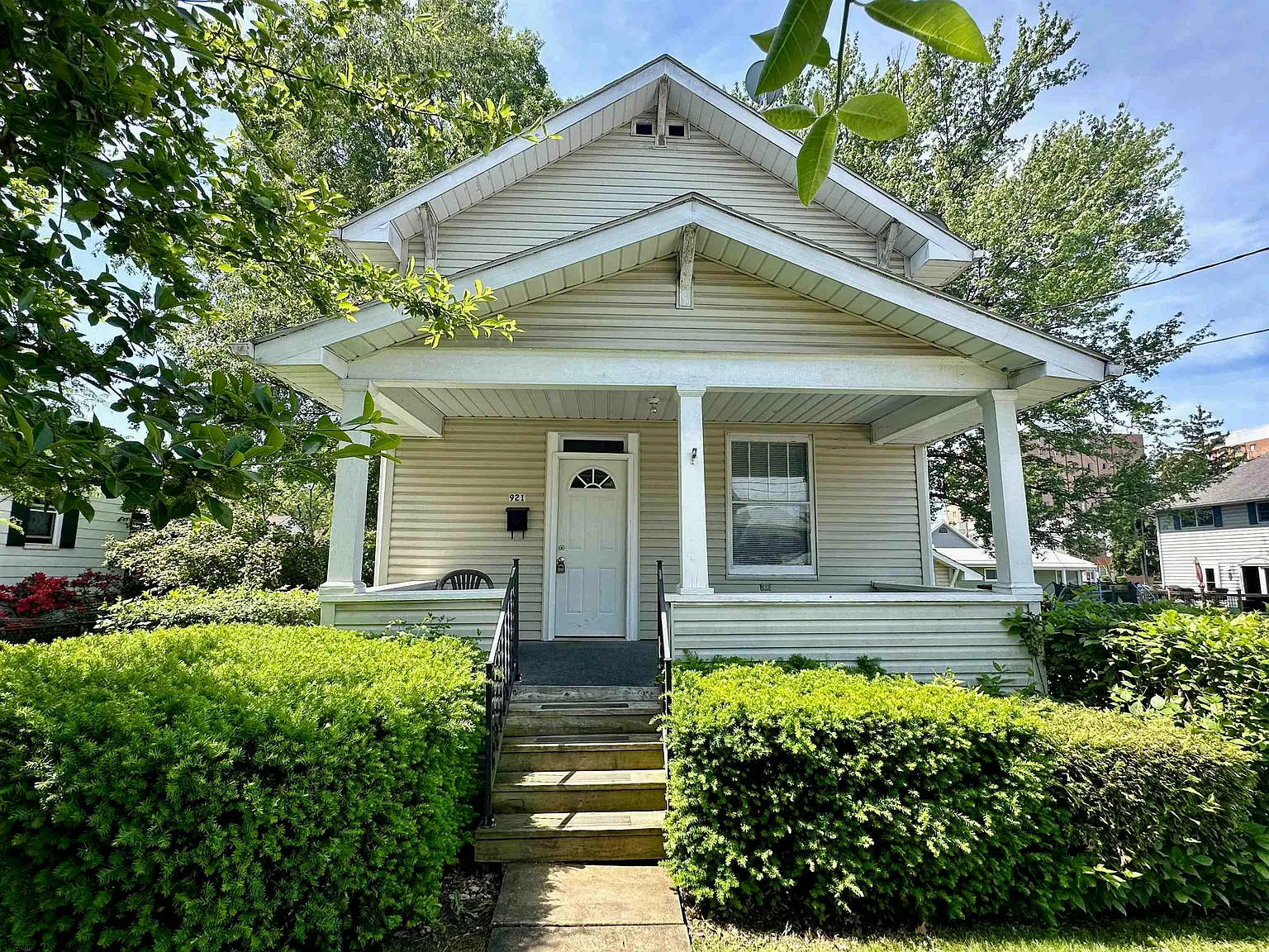 921 Rawley Ave photo 1