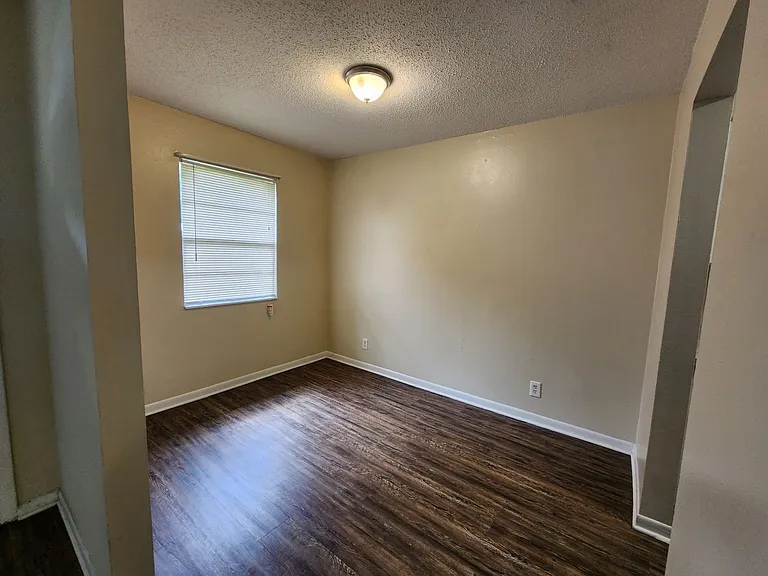 118 SE Bracken Way #101 — Photo 4