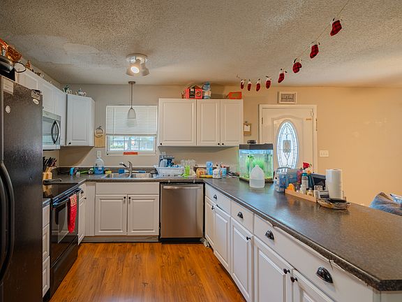 3rd image of 801 Wildwood Dr