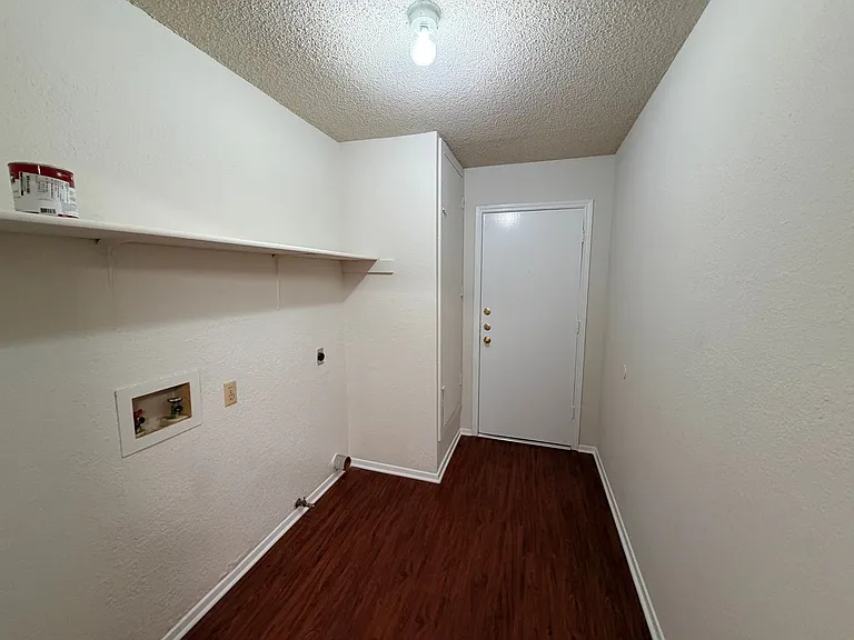 2013 James Pl — Photo 14