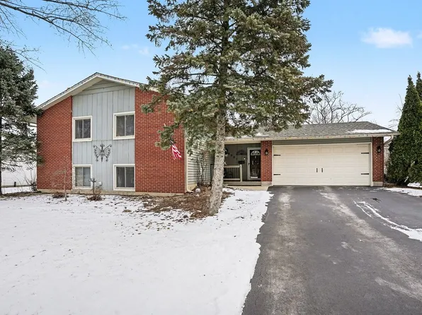 6821 Roberts Dr, Woodridge, IL 60517