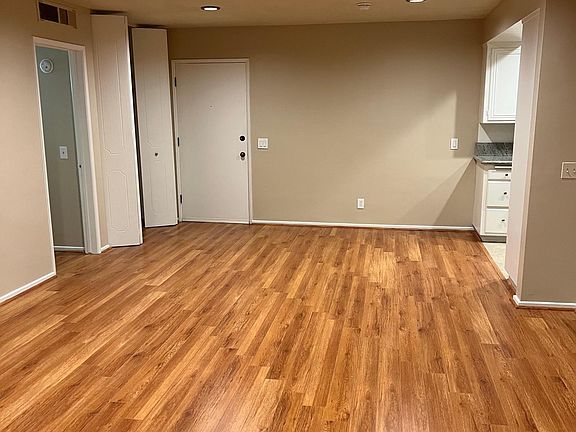 3rd image of 729 E Doran St #4d1a75244