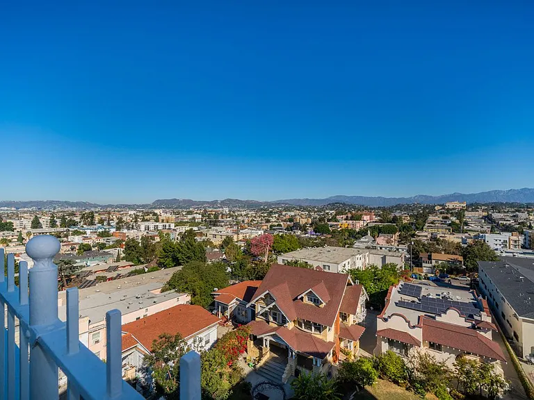Chateau Nob Hill Apartments — Photo 25
