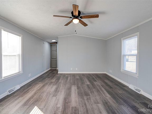 5th image of 114 Deer Meadow Ln