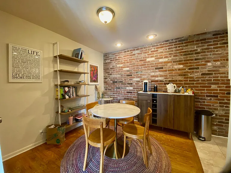 Willow Springs Apartments — Photo 2