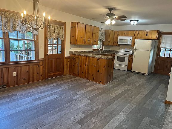2nd image of 110 W View St