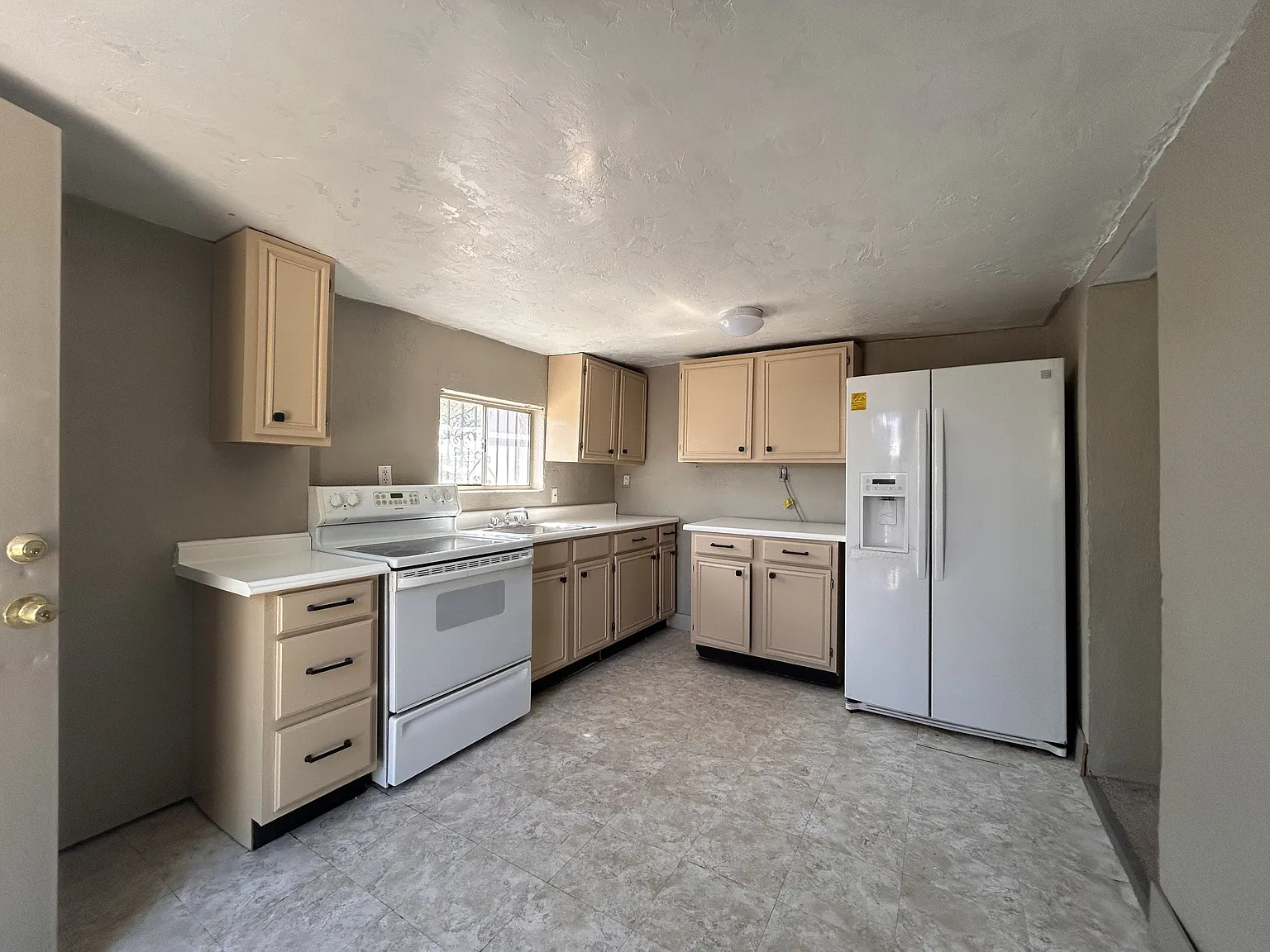 425 West Columbia Street - 2 — Photo 4