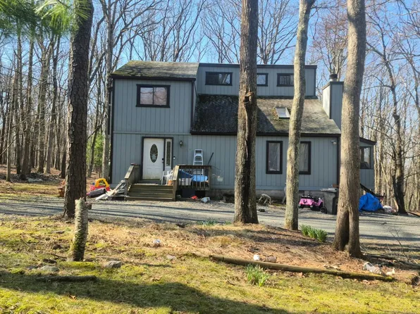 104 Grey Cliff Ln, Hawley, PA 18428