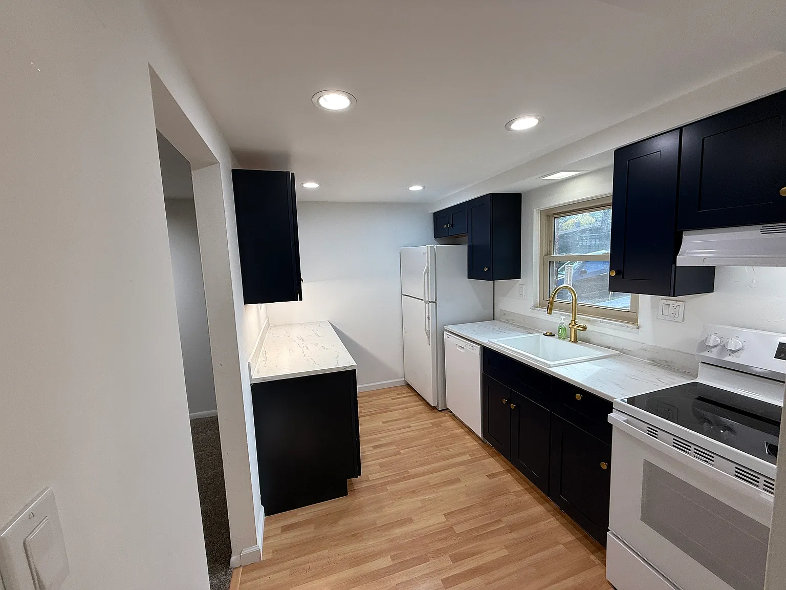 111 Roberts Dr — Photo 3