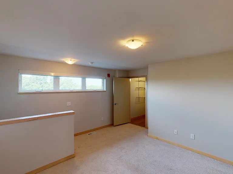 902 Drake St — Photo 48