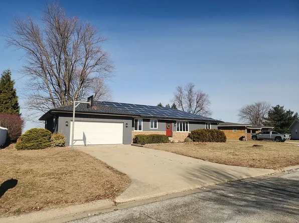 518 E Belaire Ct, Goodfield, IL 61742