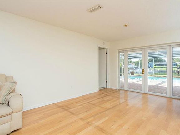 4th image of 4300 46th Ave S