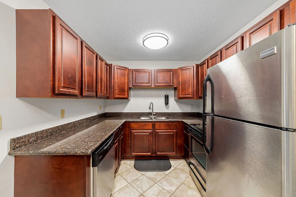 Seven Pines Apartments — Photo 1