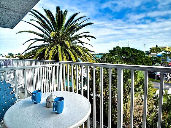 2nd image of 800 Bayway Blvd APT 21