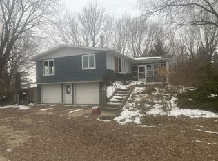 18450 State Line Rd, Davis, IL 61019