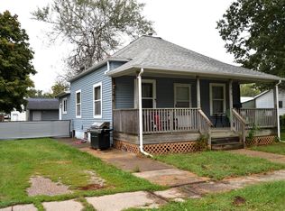 819 E Johnson St, Clinton, IL 61727