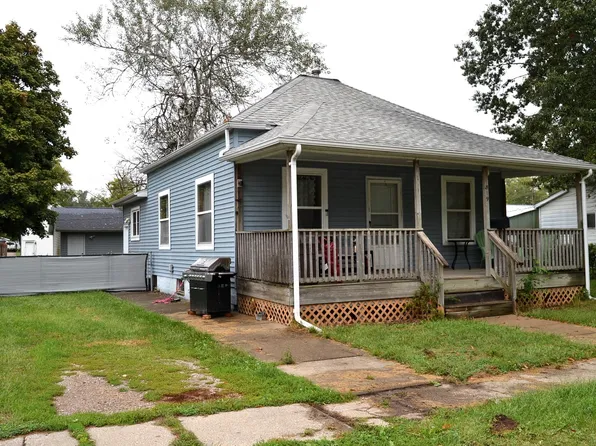 819 E Johnson St, Clinton, IL 61727