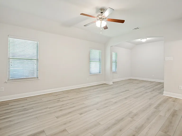 4541 Conrad Ave — Photo 22