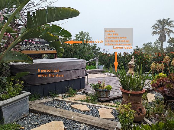 Lower deck area and amenities