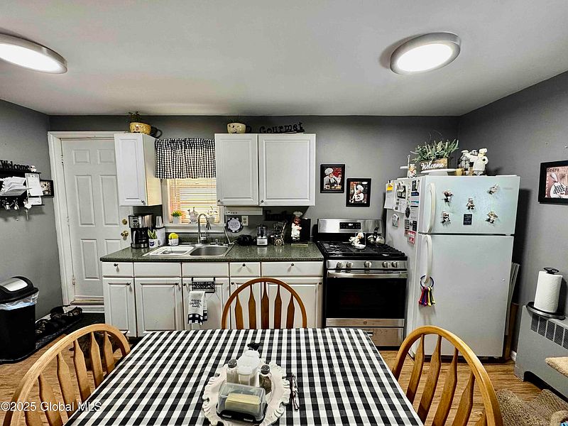 3rd image of 2408 3rd Avenue