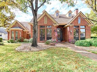 4902 High Creek Dr, Arlington, TX 76017
