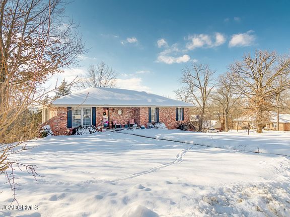 3rd image of 822 Cari Ann Dr