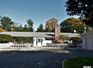 1 Cornwells Beach Rd, Port Washington, NY 11050