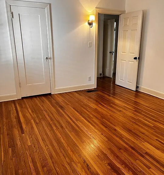 153 N Irving Blvd — Photo 5